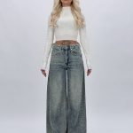 Jeans wide leg albastru cu ștrasuri, vedere frontală