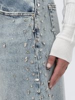 Jeans baggy accesorizați cu ștrasuri, vedere spate