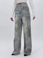 Jeans damă cu ștrasuri strălucitoare, vedere din spate
