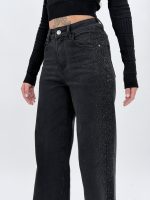 Detaliu ștrasuri pe lateral jeans negri wide leg femei