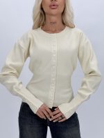 Cardigan femei cu guler înalt și capse decorative, detaliu textură