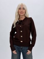 Pulover din tricot cu butoni aurii și fundă decorativă
