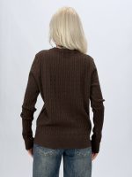 Detaliu tricot torsade și finisaje pulover