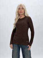 Pulover cu torsade asortabil cu jeans și fustă