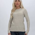 Pulover cu model torsade și decolteu rotund la baza gâtului