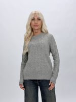 Pulover tricotat cu împletituri clasice torsade