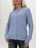 Pulover cardigan femei cu nasturi, detaliu închidere