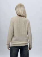 Detaliu model torsade pe pulover cardigan femei