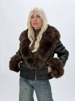 Jachetă piele ecologică cu blană, detaliu fermoare și cusături