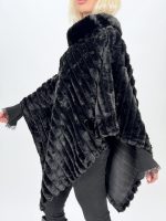 Poncho din blană artificială în cele trei nuanțe disponibile