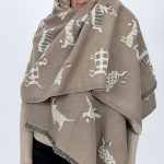Eșarfă din lână cu imprimeu bej și negru, accesoriu elegant pentru femei