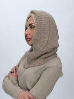 Scufiță din tricot culoare bej, vedere laterală