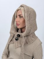 Scufiță din lână cu model torsade, detaliu împletitură