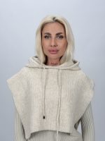 Scufiță din tricot tip poncho CATO în culori bej, cafea, negru și unt