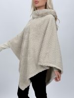 Poncho blană artificială CATO, detaliu textură și finisaj
