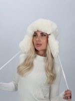 Căciulă îmblănită din tricot pentru femei, vedere frontală