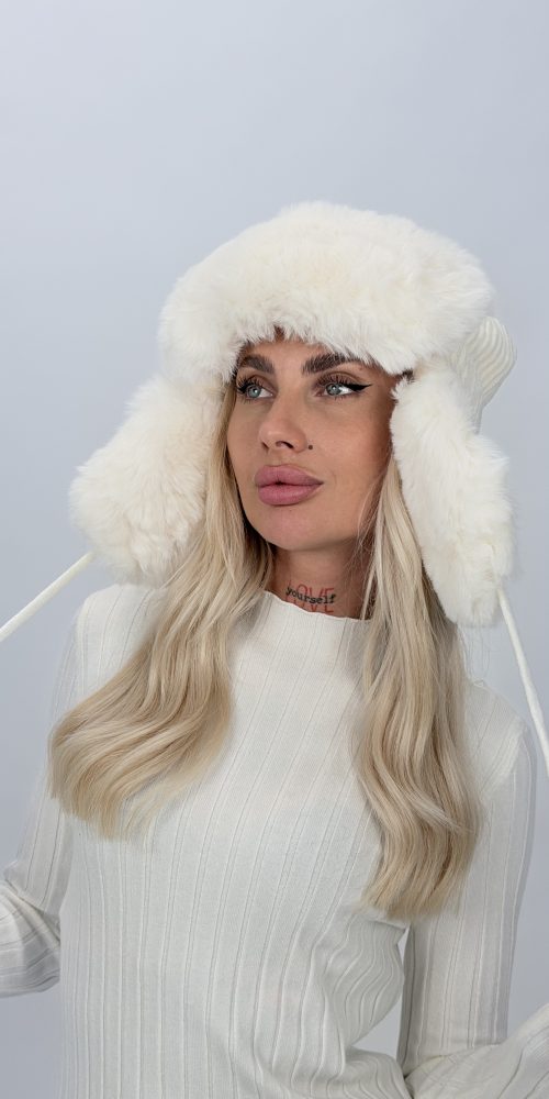 Căciulă îmblănită din tricot pentru femei, vedere frontală