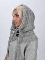 Scufiță din lână cu model torsade, detaliu material