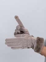 Mănușă din fâș îmblănită neagră, detaliu finisaj îmblănit