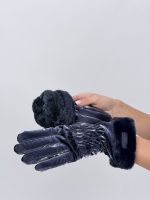 Mănușă din fâș îmblănită, detaliu cusături și finisaje