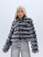 Jachetă damă din blană artificială, croială scurtă, vedere frontală