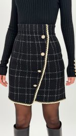Fustă din tricot purtată, vedere completă a croielii